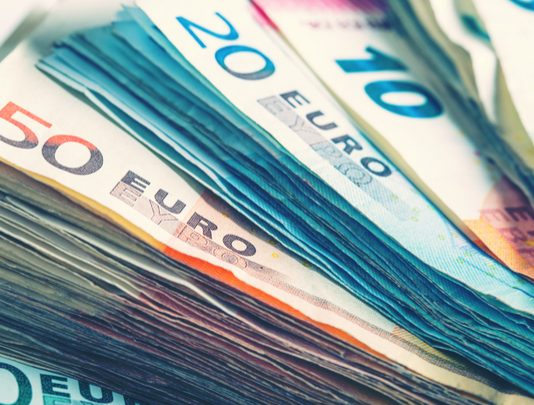 Pound Dives Against Euro as Politics Drive the Currency Pair
