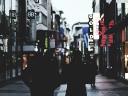Pound Rebounds vs Euro As UK Retail Sales Come Into Focus