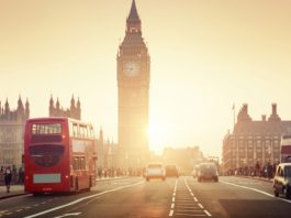 GBP/USD: Pound Drops Below $1.40 vs Dollar Amidst Slowing UK Economy