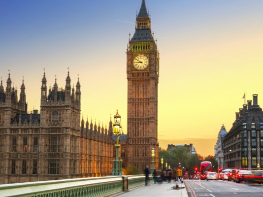 Pound Closes Sub $1.40 vs. Dollar Amidst UK House Price Slowdown