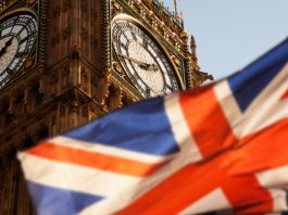GBP/EUR: Pound Falls vs Euro Amidst UK Politics