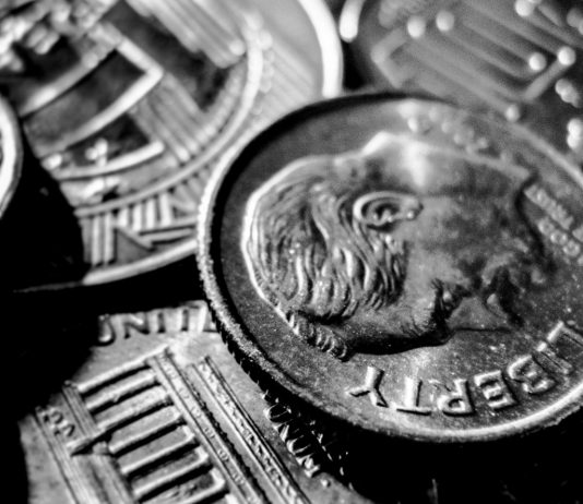 GBP/USD: Pound Steady As Investors Watch Political Developments