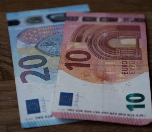 GBP/EUR: Pound Flat vs. Euro As Investors Look Towards UK Jobs Data