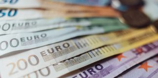 euro-bank-notes - EUR