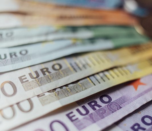 euro-bank-notes - EUR