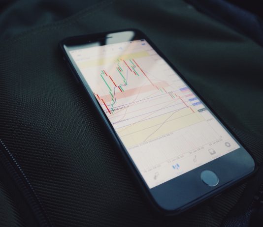 phone-app-showing-currency-chart