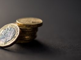 GBP/EUR: Pound Hovers At 6 Month Low On Brexit Fears