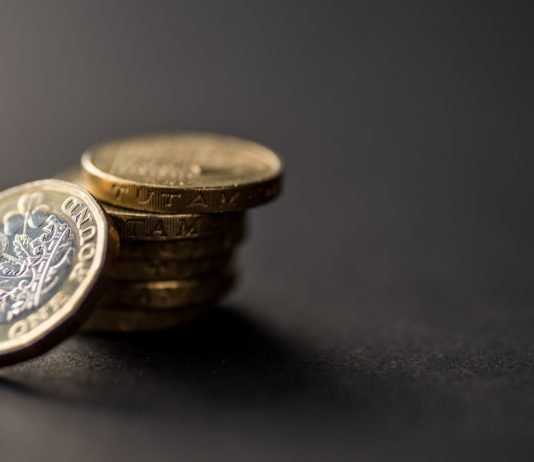 GBP/EUR: Pound Hovers At 6 Month Low On Brexit Fears
