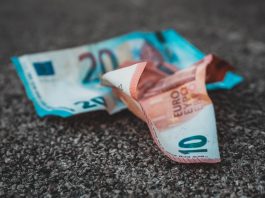 GBP/EUR: Pound Looks To Brexit Headlines As PM Against 2nd Referendum
