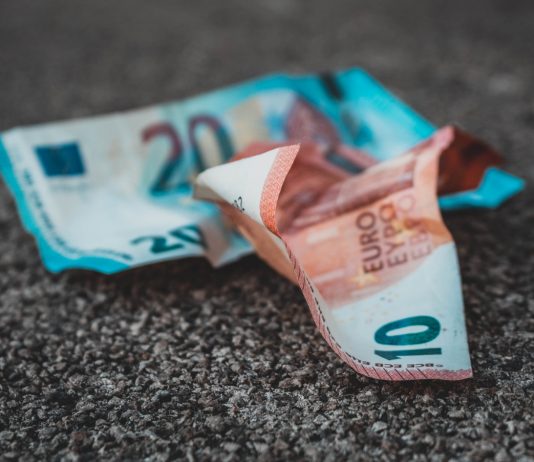 GBP/EUR: Pound Looks To Brexit Headlines As PM Against 2nd Referendum