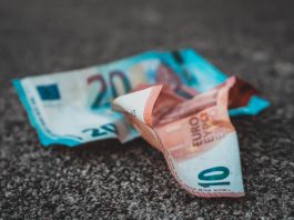 GBP/EUR: Pound Falls vs. Euro Amid BoE Brexit Warnings
