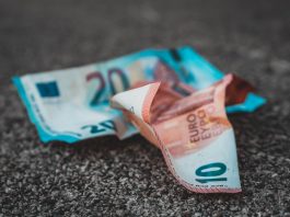 GBP/EUR: Pound Slides Following UK PM May's Brexit Defeat