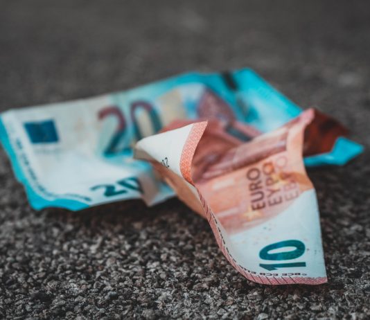 GBP/EUR: Pound Slides Following UK PM May's Brexit Defeat