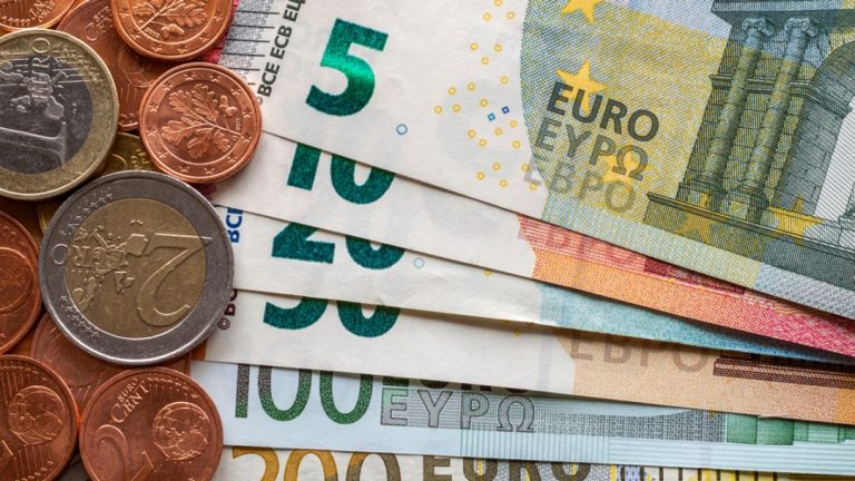 euro into lek