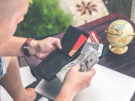 GBP/USD: Pound Edges Higher vs Dollar As Brexit Uncertainty Remains In
