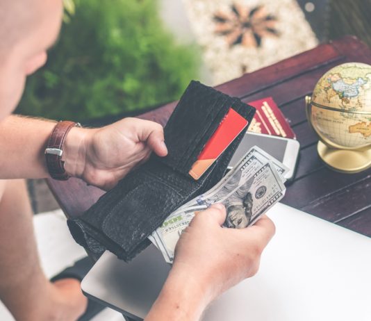 GBP/USD: Pound Edges Higher vs Dollar As Brexit Uncertainty Remains In