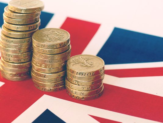 Pound Sinks Over USD After Bank of England Cuts Growth Forecast